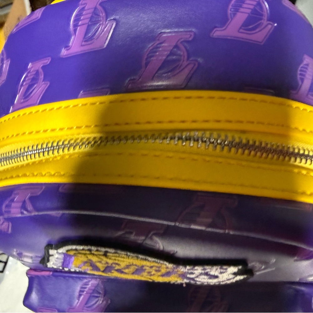 Loungefly Lakers backpack - Picture 5 of 7